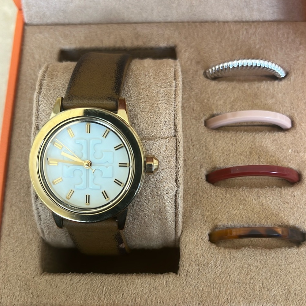 TORY BURCH GIGI LEATHER WATCH & TOP RINGS SET, 28MM,TBW2031
Nordstrom
$225
